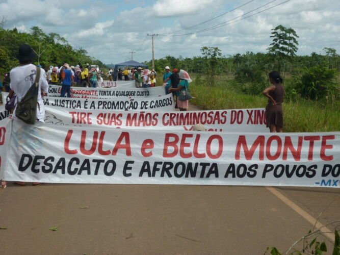 11 - 2010- Em junho, Lula vem a Altamira para lancar oficialmente o projeto de Belo Monte e é recebido com protestos (foto Renata Pinheiro)