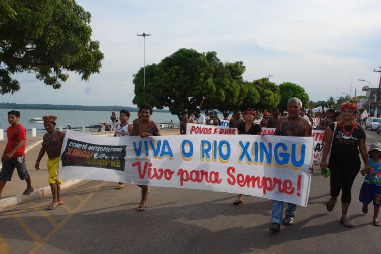 13 - 2010 - no final de agosto, atingidos e ameaçados por hidrelétricas dos rios Madeira, Teles Pires, Tapajós e Xingu fazem um grande encontro em Itaituba (foto Verena Glass)