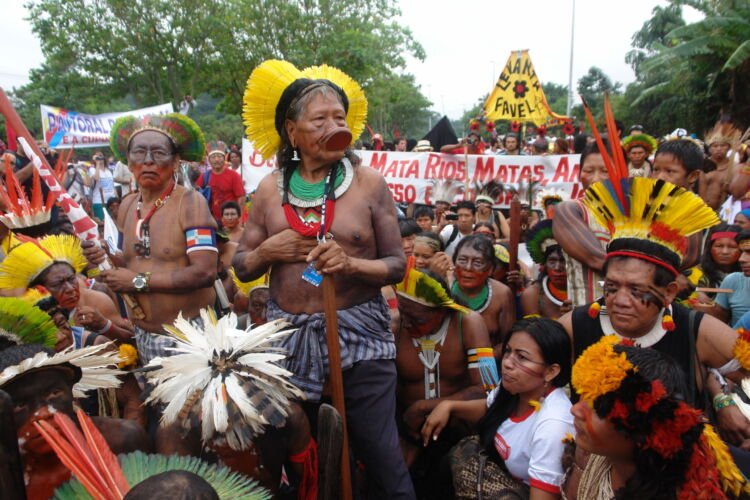 21 - 2012 - Ja na Rio + 20, o Xingu Vivo e os Kayapós lideraram as denuncias contra Belo Monte (foto Verena Glass)